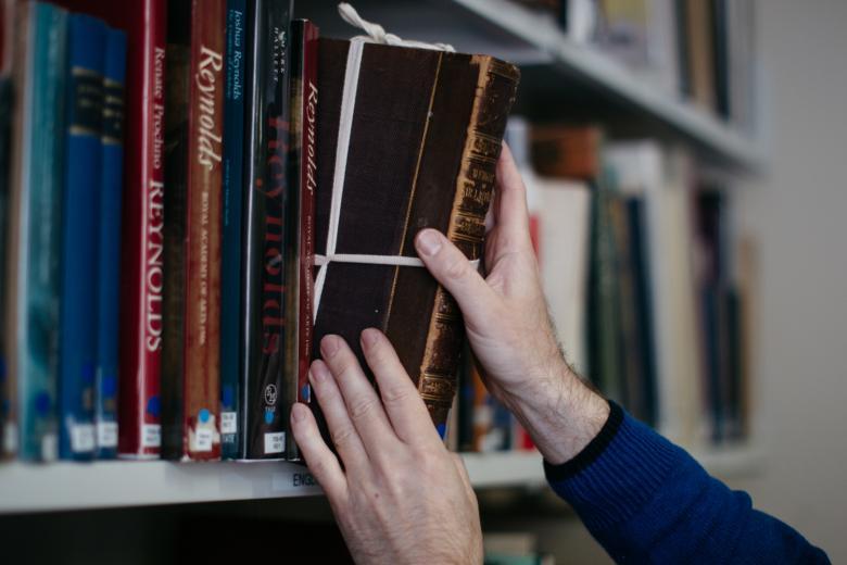 Books in the art library. © National Gallery of Ireland. 
