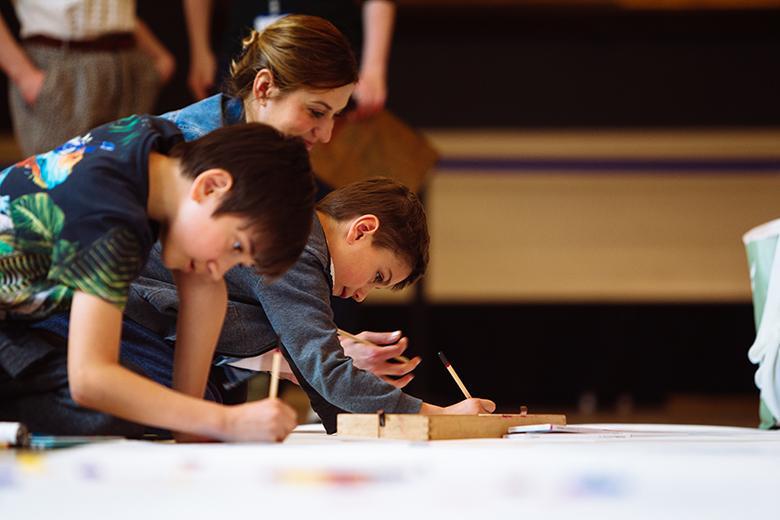 Children drawing int he National Gallery of Ireland
