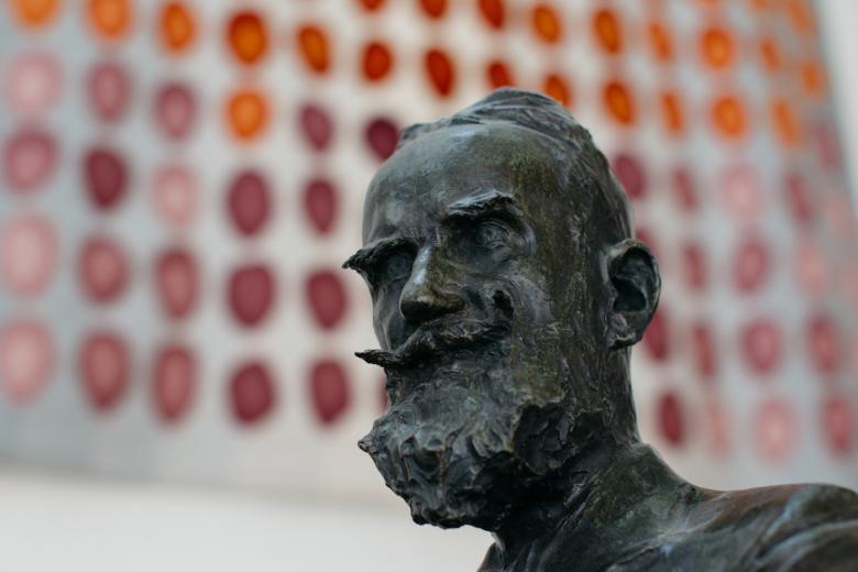 Head of a bronze statue of George Bernard Shaw