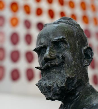 Head of a bronze statue of George Bernard Shaw