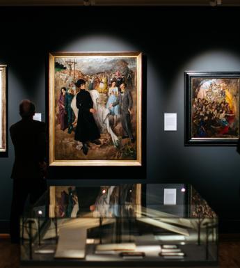 Visitors to Margaret Clarke: An Independent Spirit. © National Gallery of Ireland.