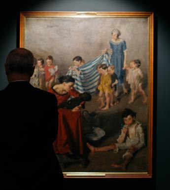 Visitors to Margaret Clarke: An Independent Spirit. © National Gallery of Ireland.