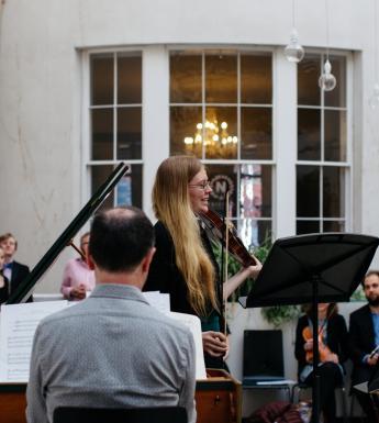 Performers in the Wintergarden. © National Gallery of Ireland. 