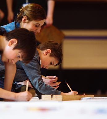 Children drawing int he National Gallery of Ireland