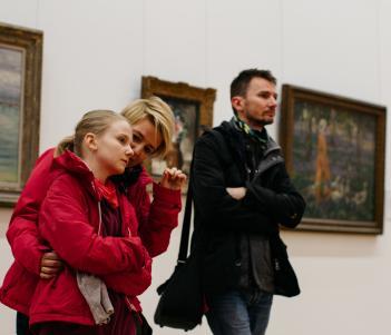A family in the Millennium Wing. © National Gallery of Ireland.